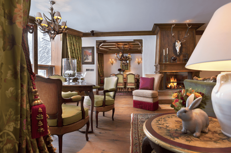 Living room of the Domaine du Jardin Alpin Apartment in Courchevel 1850